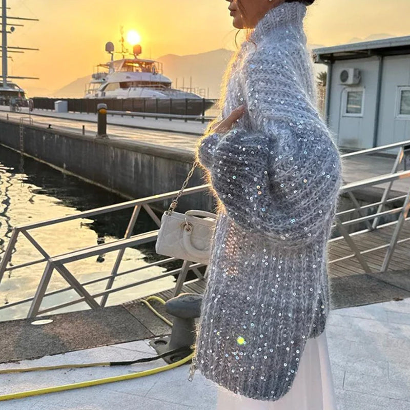 سترة صوفية محبوكة مع لمسات من اللمعان الموحد